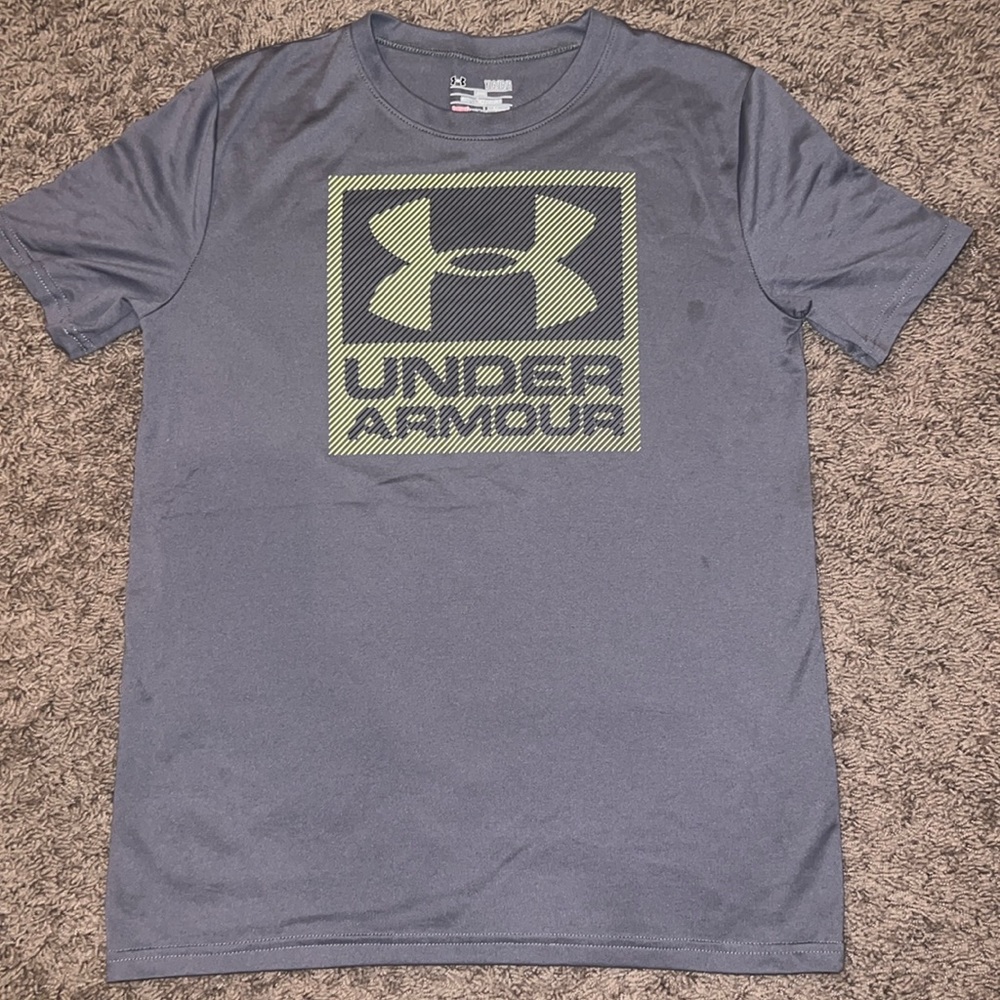 Boys Under Armour tshirt size YXL